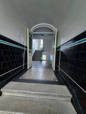 Treppenhaus/ Eingangsbereich - 2 Zimmer Etagenwohnung zur Miete in Kiel