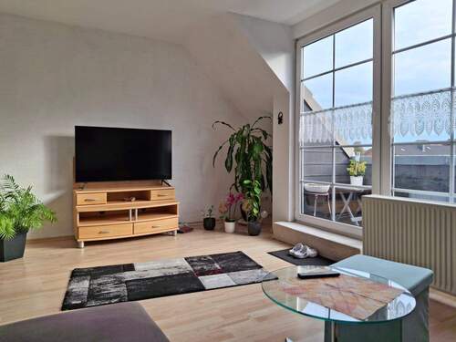 Teilansicht Wohnzimmer - Etagenwohnung mit 65,00 m² in Hohenlockstedt zum Kaufen