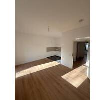 NEU-Sanierte 2-Zimmer mit Laminat, Balkon und offener Küche in zentraler Lage! EBK mgl. - Chemnitz Gablenz