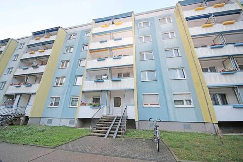 Hausansicht - 3 Zimmer Etagenwohnung zum Kaufen in Dessau-Roßlau