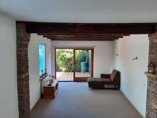 Wohnzimmer mit Gartenzugang - 