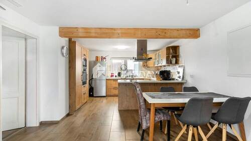 Esszimmer 1 - Großzügige 3-Zimmer-Wohnung mit zwei Balkonen und Kamin