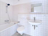 Modernes Bad mit Wanne - 