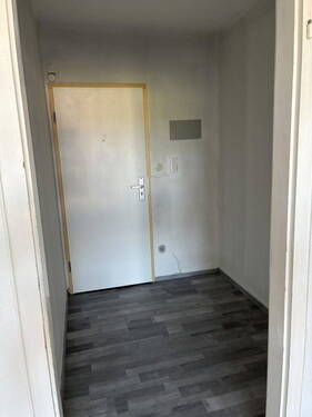 Eingang - Frisch renovierte 2-Zimmer-Wohnung mit 2 Balkonen - ab 01.09. oder 01.10. zu vermieten