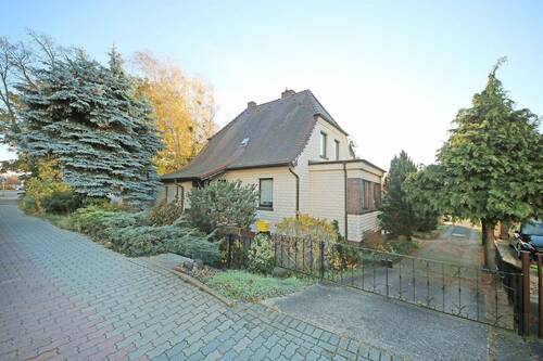 Hausansicht - freistehendes Einfamilienhaus mit 7 Garagen in zentraler Lage von Lutherstadt Wittenberg