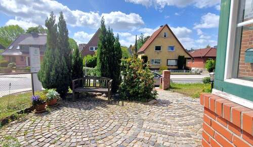 Vorplatz - Mehrfamilienhaus, Wohnhaus mit 183,30 m&sup2; in Bad Oldesloe zum Kaufen