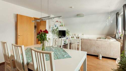 Wohnzimmer 2 - Sonniges Wohnglück in ruhiger Lage: bezugsfreie 3-Zimmer-DG-Wohnung mit Ost-Balkon