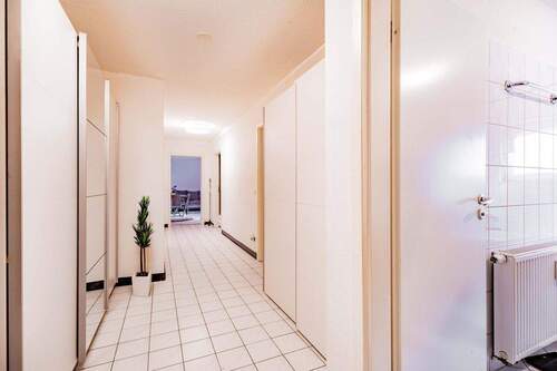 Flur - 3 Zimmer Etagenwohnung zum Kaufen in Freiburg im Breisgau