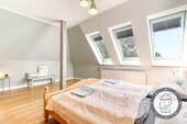 Behaglicher Schlafkomfort mit viel Licht am Tage - 