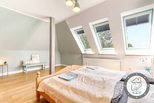 Behaglicher Schlafkomfort mit viel Licht am Tage - 