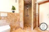 Exklusiver Wellnessbereich mit Regendusche - 