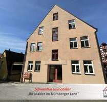 Schöne Aufteilung! Vermietete 2-Zimmer-Terrassen-Wohnung mit TG-Stellplatz im Zentrum von Gräfenberg