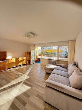 Wohnzimmer - ?? Voll möblierte 2-Zimmer-Wohnung in Bestlage - 1. OG - 69 m² - Balkon & Parkplatz ??