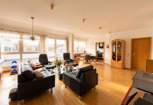 Wohnzimmer - 3 Zimmer Etagenwohnung zum Kaufen in Fellbach