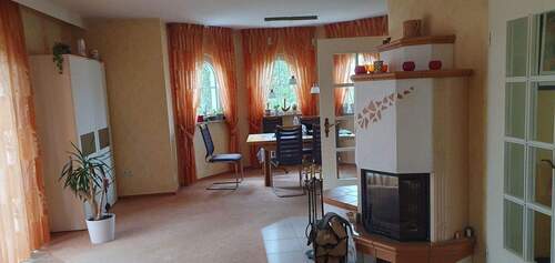 Wohnzimmer/Essecke - Einfamilienhaus mit 159,00 m&sup2; in Hasselroth zum Kaufen