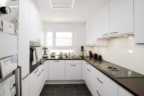 Die moderne Küche - 5 Zimmer Reihenmittelhaus in Weil am Rhein