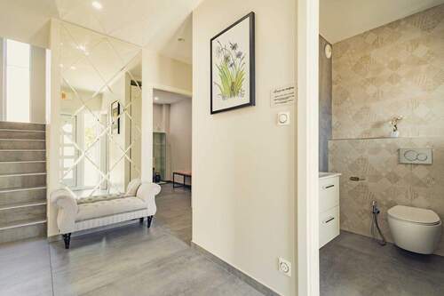 EG Eingang - 5 Zimmer Einfamilienhaus zum Kaufen in Breisach am Rhein