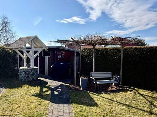 Garten (Geräteschuppen + Brunnen) - 