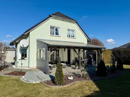 überdachte Terrasse (Südausrichtung) - 5 Zimmer Einfamilienhaus zum Kaufen in Jessen (Elster)