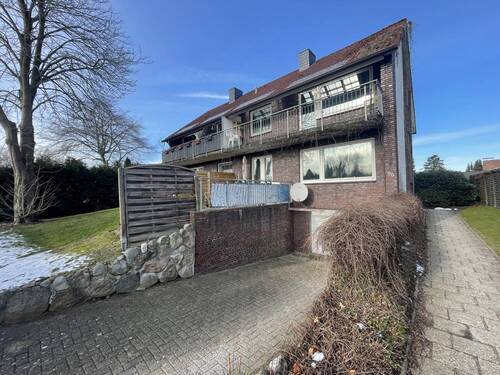 Einfahrt Tiefgarage - 8 Zimmer Mehrfamilienhaus, Wohnhaus in Schortens