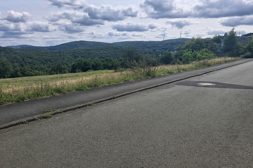 Strassenansicht - Grundstück in Bad Endbach