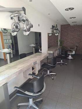 Arbeitsplätze an der Westseite - Gewerbeobjekt (Büro, Produktion, Verkauf) in Rutesheim