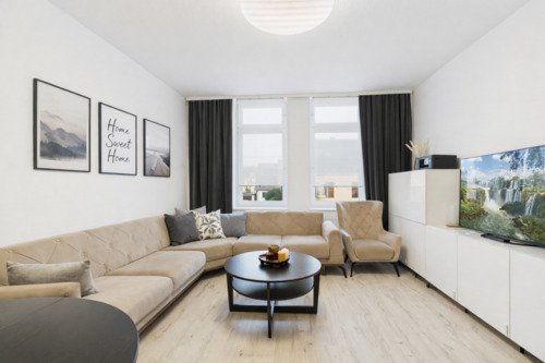 Wohnzimmer - Umfassend modernisierte 3-Zimmer-Wohnung im gepflegten Mehrfamilienhaus