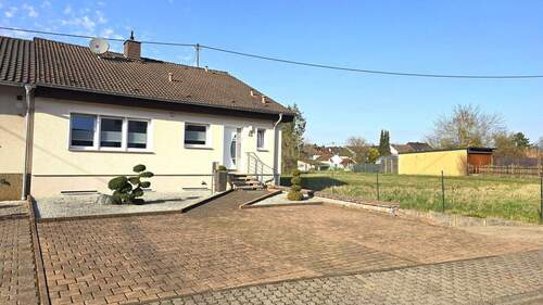 Gebäudefront - Saniertes Einfamilienhaus mit Einliegerwohnung in TOP-Lage von Hülzweiler