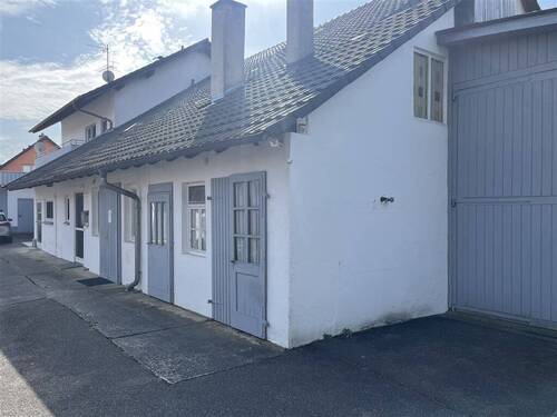 Rückseite Haupthaus mit Werkstatt und Scheune - 7 Zimmer Mehrfamilienhaus, Wohnhaus zum Kaufen in Bühl