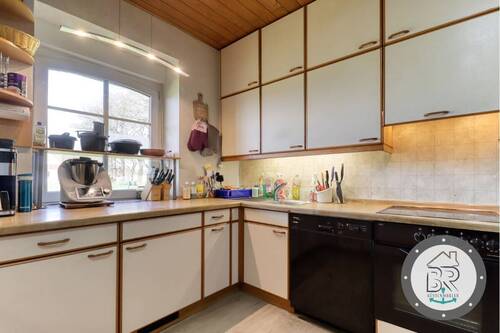 Funktionale Einbauküche mit großzügiger Arbeitsfläche - 