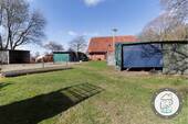 Ideale Bedingungen für Tierhaltung – Weideflächen und Unterstände direkt am Haus - Einfamilienhaus mit 213,00 m&sup2; in Loxstedt zum Kaufen