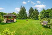 Park - Kerpen-Sindorf: Familienparadies auf 2.500 m² Parkgrundstück + Wintergarten + 3 Garagen im Zentrum