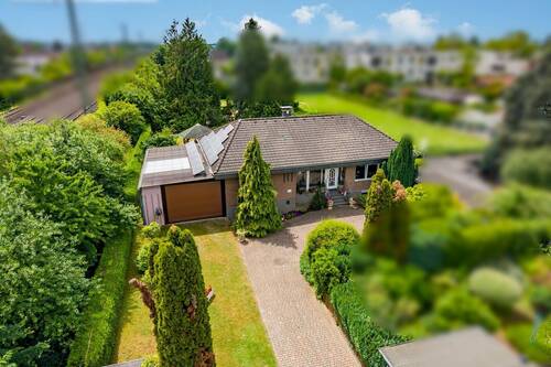 Hausfront - Bungalow mit 120,00 m&sup2; in Kerpen zum Kaufen