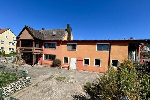Gesamthausansicht - 8 Zimmer Mehrfamilienhaus, Wohnhaus zum Kaufen in Lichtenau