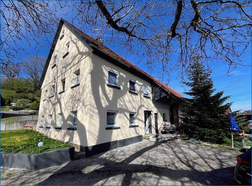 Titelbild - Neu saniertes Einfamilienhaus mit großer Scheune und idyllischem Grundstück - kurzfristig Verfügbar!