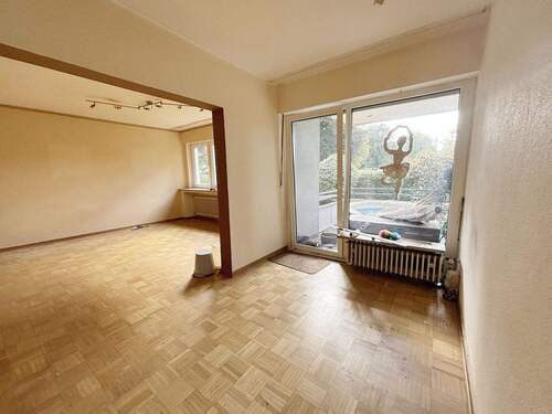 Esszimmer mit Zugang zum Balkon - 