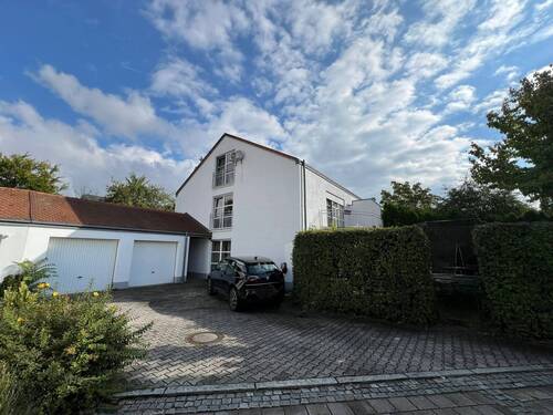 Ansicht - 8 Zimmer Mehrfamilienhaus, Wohnhaus zum Kaufen in Regensburg