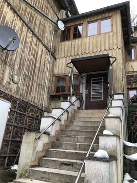 Aussenansicht Eingang - 1 Zimmer Mehrfamilienhaus, Wohnhaus zum Kaufen in Sülzhayn