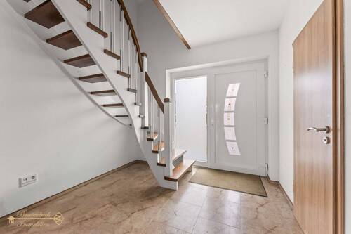 Flur - 5 Zimmer Einfamilienhaus zum Kaufen in Elsfleth
