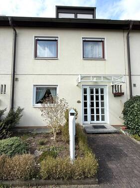 Haus.jpg - Reihenmittelhaus mit 7 Zimmern, Hobbykeller, Partykeller und ausgebauten DG zu vermieten