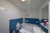 Bad mit Wanne - 