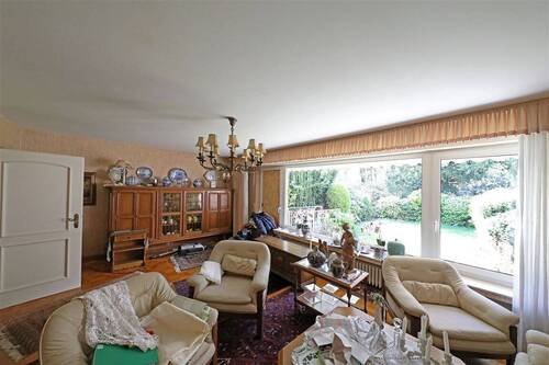 Wohnzimmer mit Terrasse und Gerten - 4 Zimmer Mehrfamilienhaus, Wohnhaus in Düsseldorf