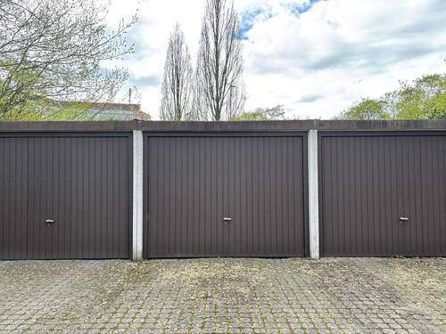 Garage im nahegelegenen Garagenhof - 