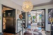 Diele mit Blick ins Kaminzimmer - 