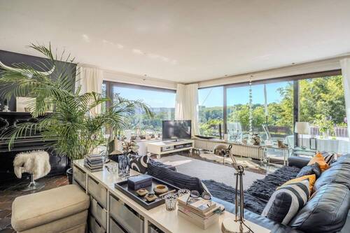 Wohnbereich A1 mit Blick auf den Balkon - 