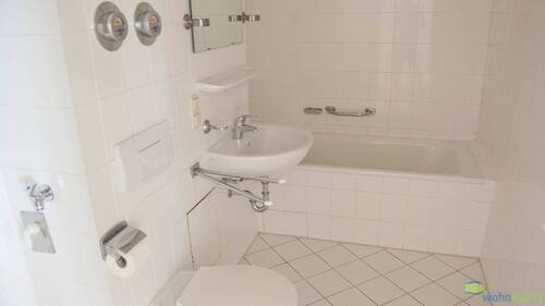 Bad mit Badewanne - 