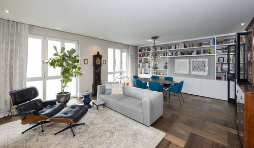 Wohn- und Esszimmer mit Zugang zur Loggia - 