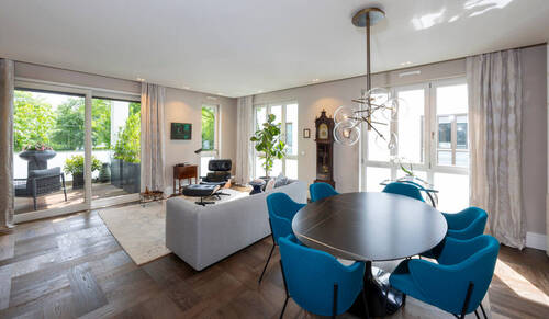 Wohn- und Esszimmer mit Zugang zur Loggia - 