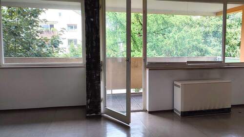 Wohnzimmer (2) - 2-Zimmer-Wohnung mit Balkon und Aufzug in Grünruhelage