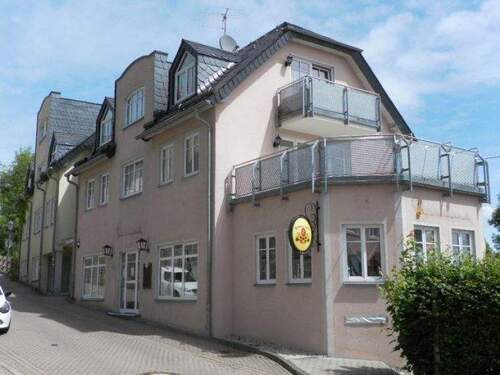 Hausansicht - +++Großzügiges Familiennest mit Balkon und schönem Weitblick+++